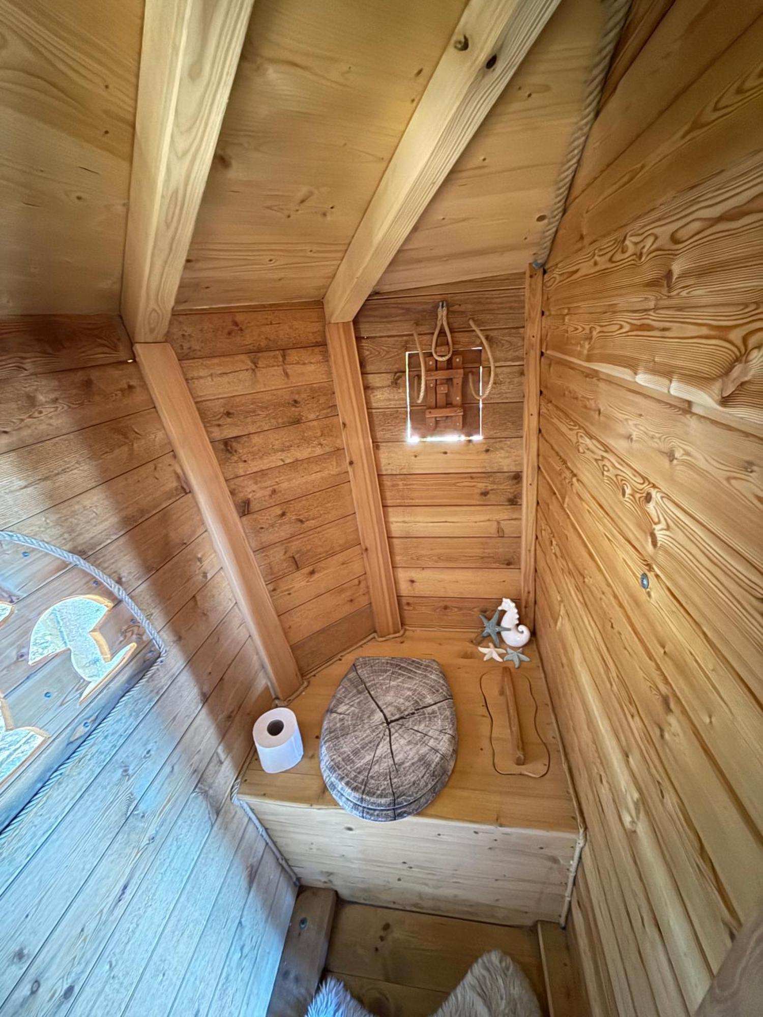Hotel Treehouse U Rybnika Osecna Exteriér fotografie